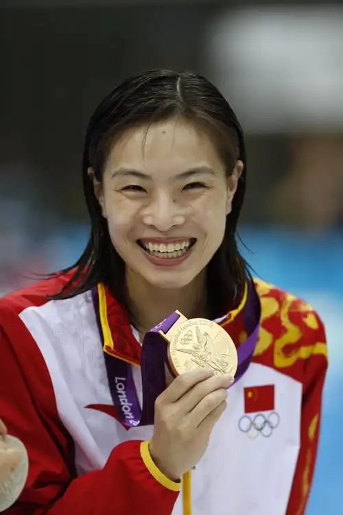 伏明霞被曝离婚吴敏霞产女 当年的"跳水皇后"如今都过的怎么样?