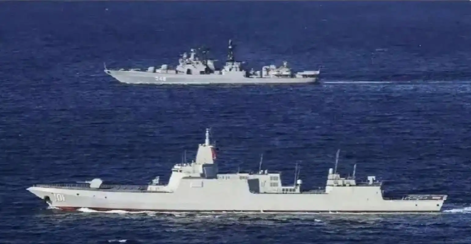 刚刚看到一则消息,说我国一艘052d导弹驱逐舰,被美国军舰包围后信号全