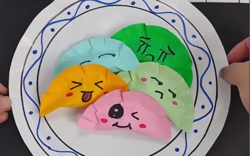 折纸手工《五彩饺子》
