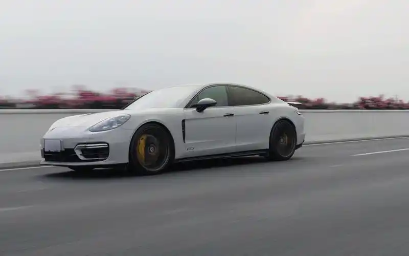 西装暴徒-帕拉梅拉