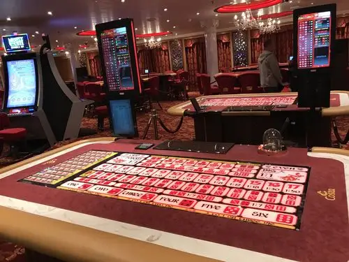 这是船上赌场一角