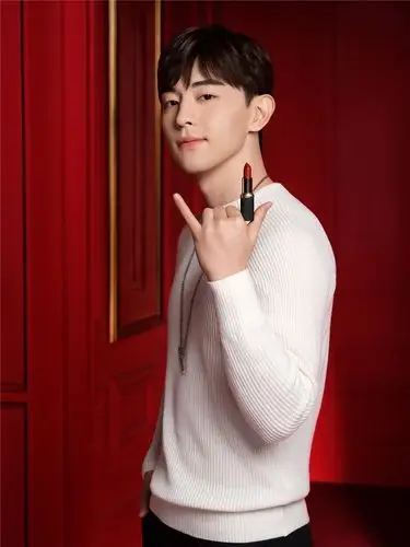 和邓伦刘浩存一起用色彩记录2021开挂瞬间巴黎欧莱雅黑管唇膏全新升级