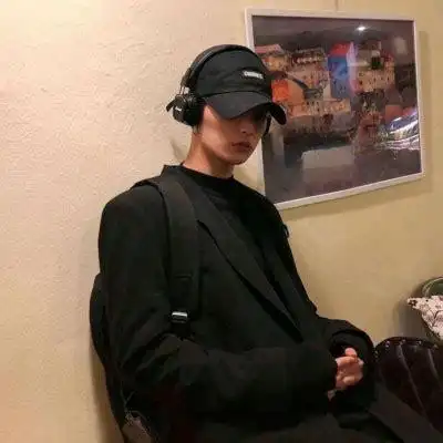 男生戴白帽子还是黑帽子男生戴什么帽子最低调2022已更新今日资讯