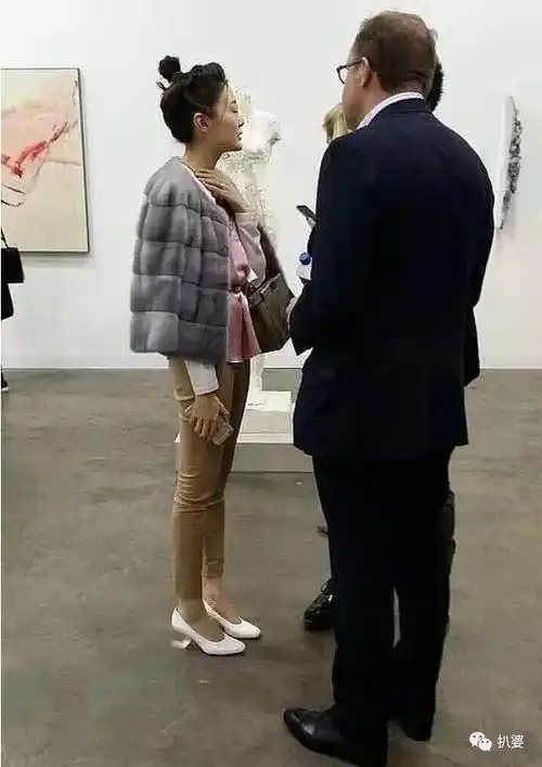 如何看待晚晚微博上发与范冰冰的合照? - 知乎