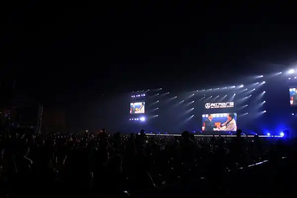 "辉煌万达,星耀内江"大型演唱会[图集]