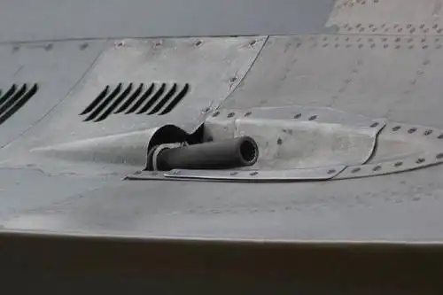 歼-20没有安装机炮,在近距离格斗中如何与对手交战?