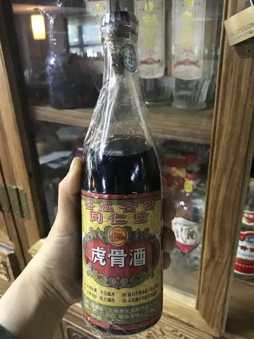 而北京同仁堂虎骨酒选宫廷专用的清太医院秘方和本堂生产的老国公酒