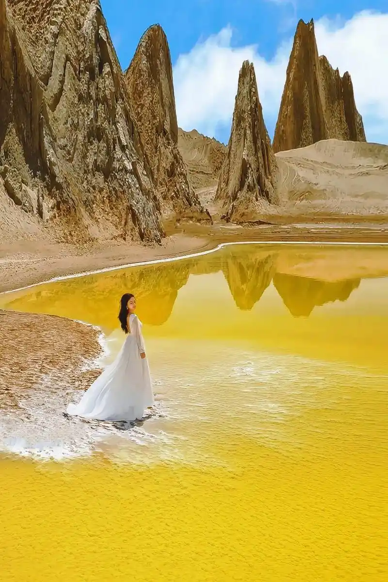 这里是地理课本里的大西北俄博梁硫磺湖.