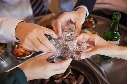 男子这样喝酒把自己送进icu!这情况死亡率高,几类症状别大意