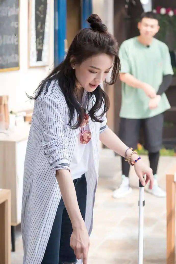 神仙姐姐舒淇参加《中餐厅》节目时,抓拍照,美极了