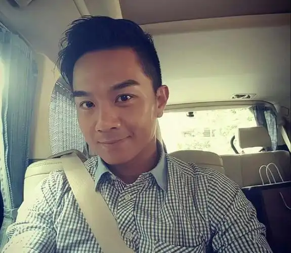 恭喜tvb知名男星胡诺言在内地买房夫妻合体粉碎离婚传闻