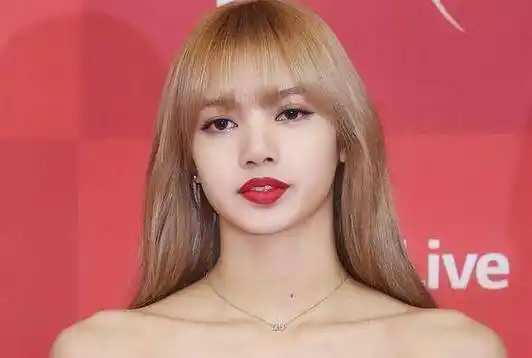 素颜很沧桑,裤子褶皱多穿搭土,头顶秃了一大块_丽莎_争议_网友