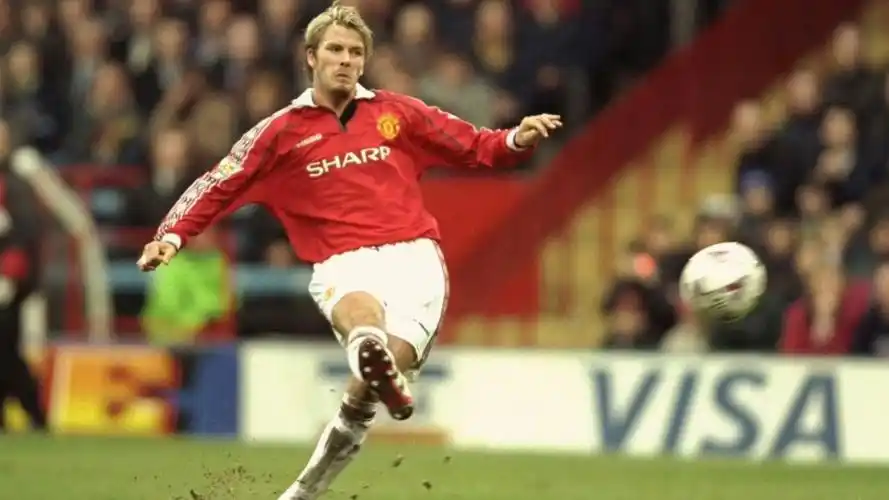 永远的7号,回顾贝克汉姆任意球名场面