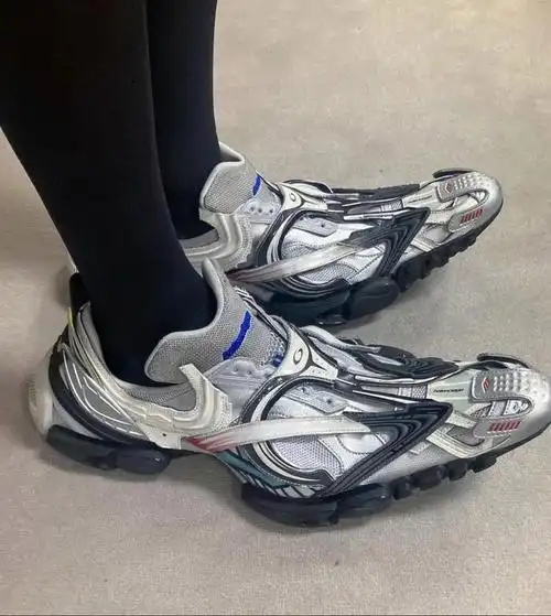 尖头老爹鞋巴黎世家新鞋又曝光了