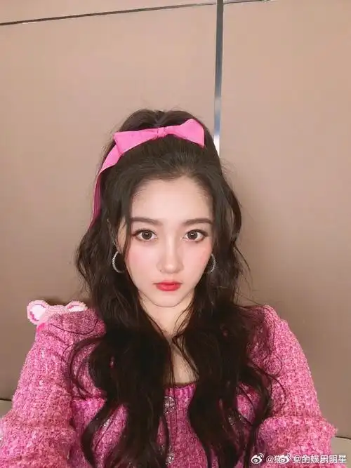关晓彤蝴蝶结高马尾