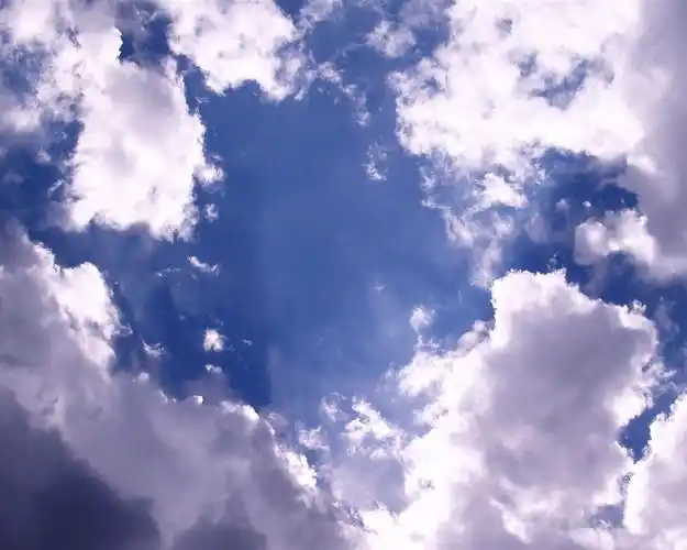 蓝蓝的天空,云彩,眩光 壁纸