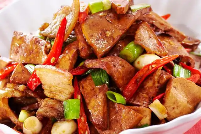 炒猪肝,切忌直接下锅,牢记2个妙招,猪肝又滑又嫩,不老也不腥