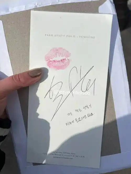 韩素希唇印签名-jennie4天半没睡觉-西村力道歉-lesserafim安可受争议