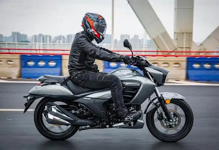 济南铃木酷道155披巡航车外衣的街车功率104kw