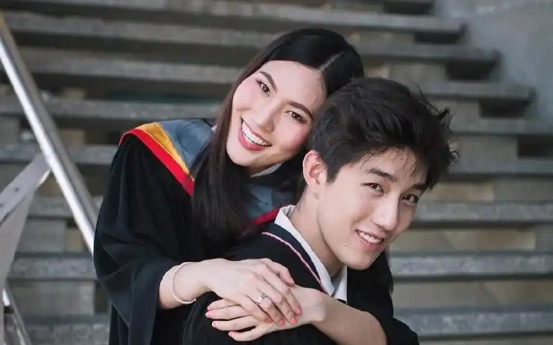 灵魂的契合今生最美的遇见tor和女友meen的学士服组图