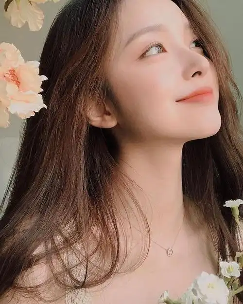 但是,小编最近发现一位韩国美女颜值气质十分好看,特别是她的侧脸的