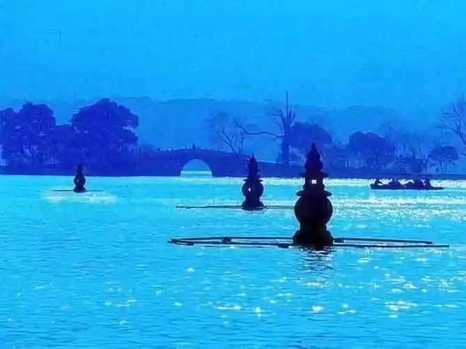 资料图.第一站我们就先领略一下" 一块钱的风光 "——三潭印月.