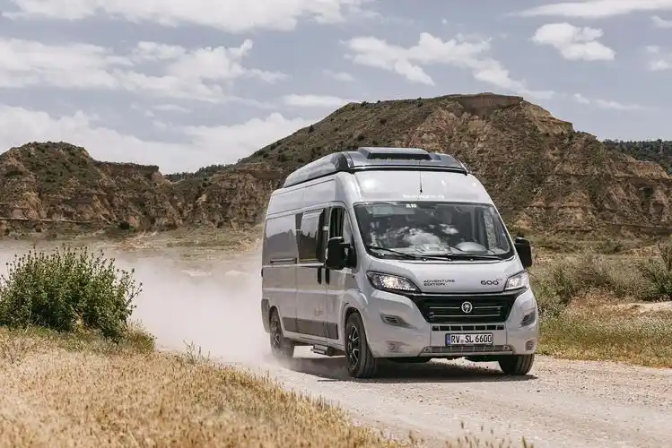 开着房车去创作更省心 德国sunlight房车折叠工作台