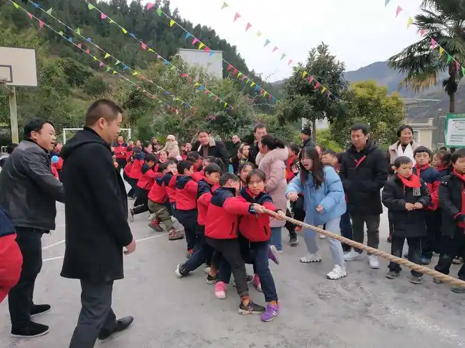 桐梓县坡渡镇中心学校第九届"强体魄,润人生"冬季校园运动会(二)
