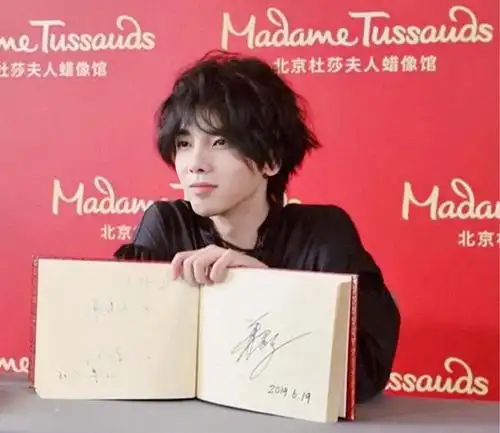 华晨宇为何叫"花小宇"?这个名字和北京杜莎夫人蜡像馆有关