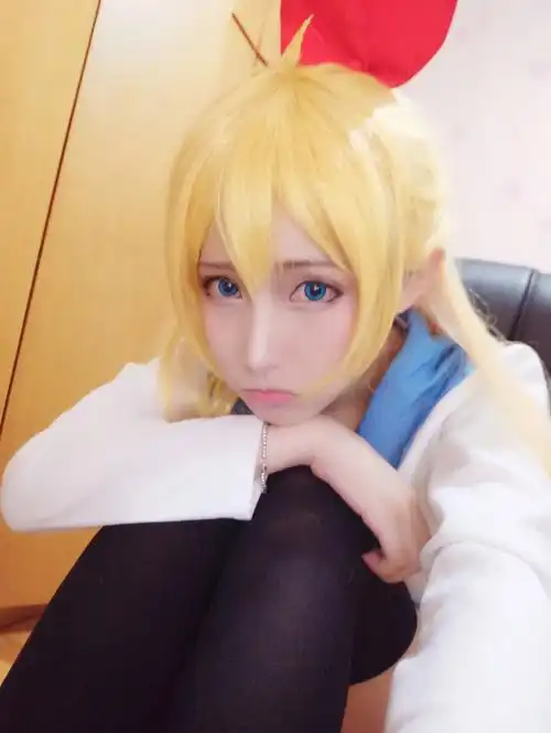 hhh最开始只是在斗鱼里瞎逛 然后看见魔王这个帅气的名字 就点进去