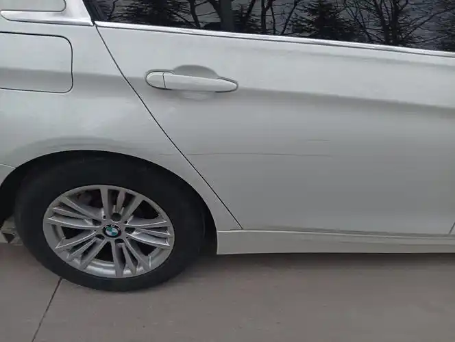 请问这种划痕去4s店修复需要多少钱这个是宝马几系呢只能知道是宝马