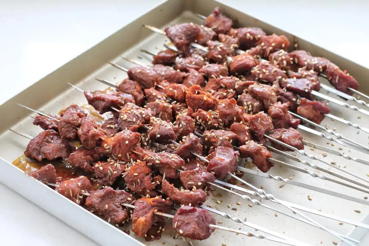 烧烤季节不聚餐在家就能吃上大肉串鲜嫩美味又健康太过瘾了