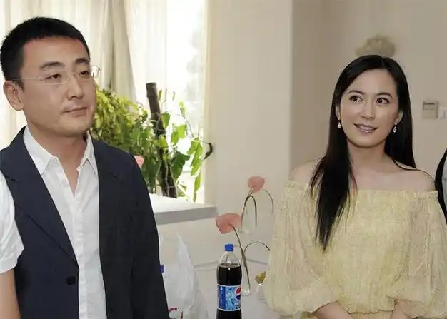 至今未婚,曾言让他痴狂的只有一人|鲁豫|王菲|许戈辉|俞飞鸿_网易订阅