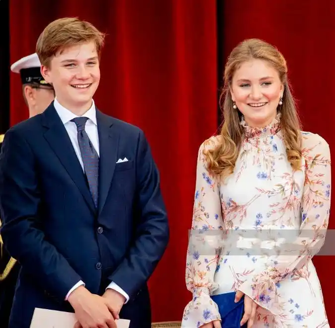 比利时大王子18岁庆生照,脸上的青春痘消失,五官酷似女王储姐姐