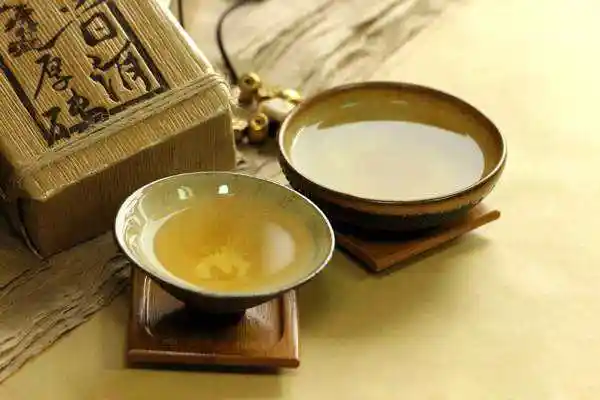 在岁月中等你,是一壶浓烈的酒,是一杯淡然的茶!