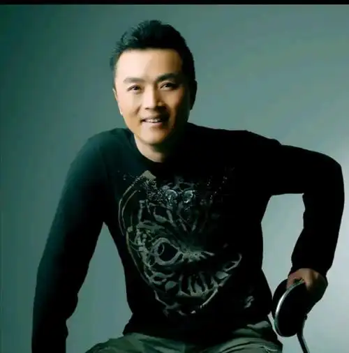 王朝晖以前是苏州电视台的节目主持人.