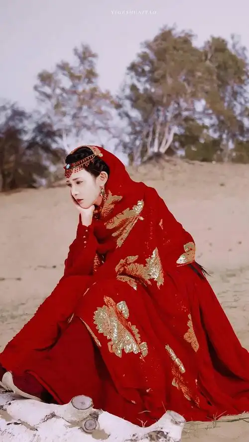 求小枫穿异域服装的剧照想拿来做头像00