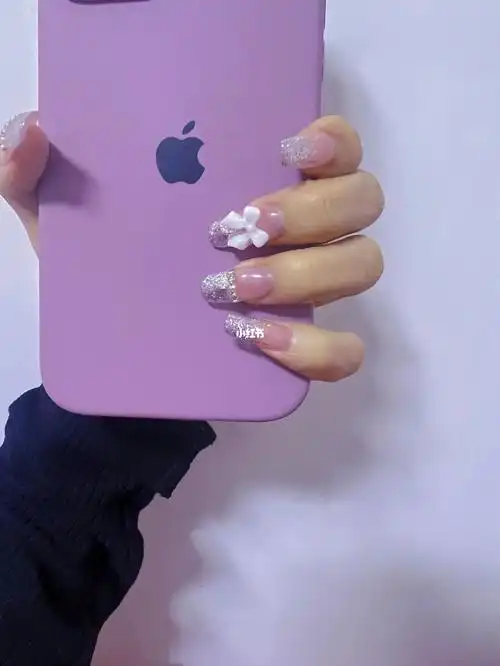 喜欢的白色蝴蝶结96  看不见夜晚的91就低头看自带星空的指甲吧!