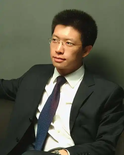 朱广权:从吉林里走出来的央视著名主持人,手语老师对他恨之入骨_工作