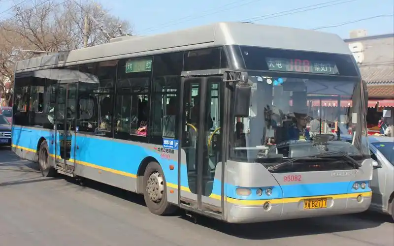 北京公交108路一代电尼行驶视频