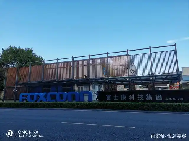 深圳龙华富士康南大门