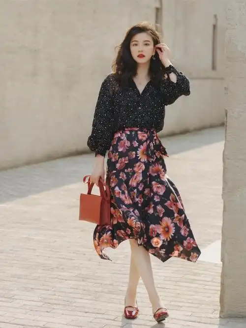 初秋穿碎花裙,该如何搭配鞋子?|碎花连衣裙|半身裙|裙装_网易订阅