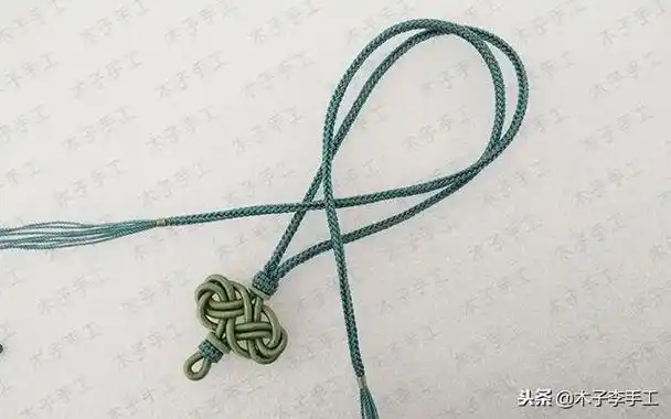 漂亮的绕线花结项链绳的编法图解