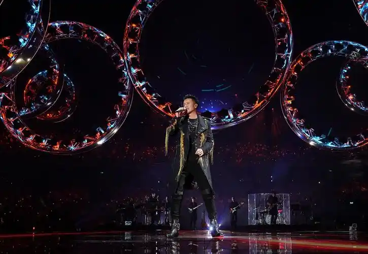 谢霆锋江苏卫视跨年演唱会 改编版《谢谢你的爱2019》燃爆全场