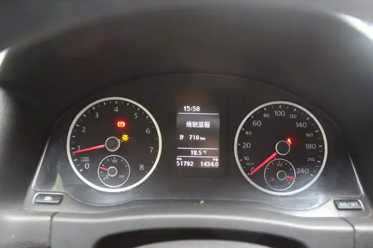 仪表盘当前5.17万公里