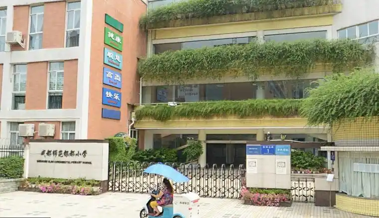 银都小学 房推荐: 可省 费8000元/每学期