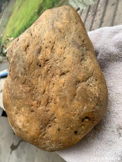 中国的"黄金玻璃陨石"