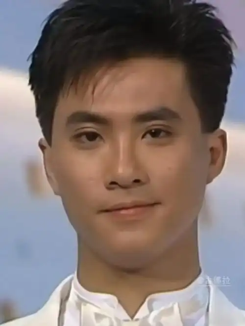 60岁「丁孝蟹」因野心大事业崩塌!复出变大叔拒回tvb