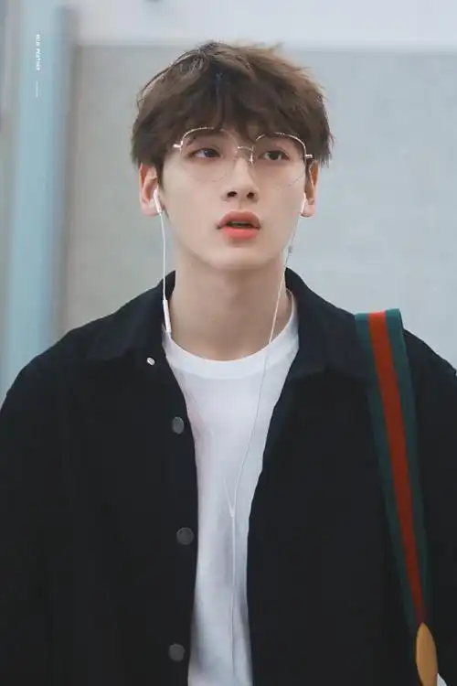 12.15 戴眼镜的潇闻
每一张都值得保存

@翟潇闻