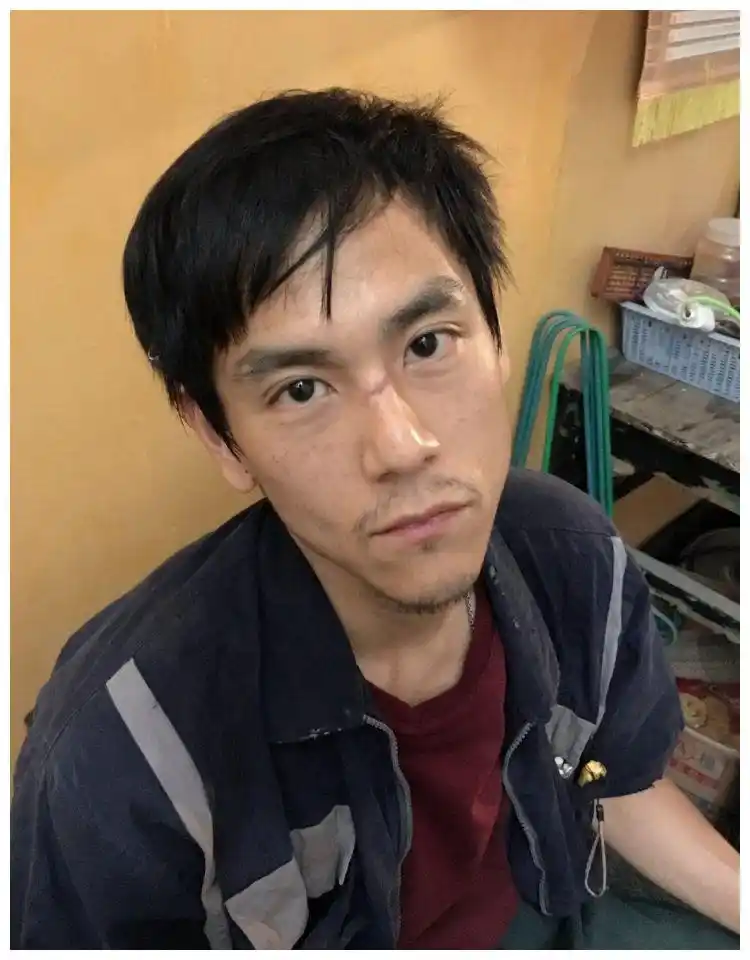 彭于晏从一个肌肉男变成了一个憔悴消瘦的人